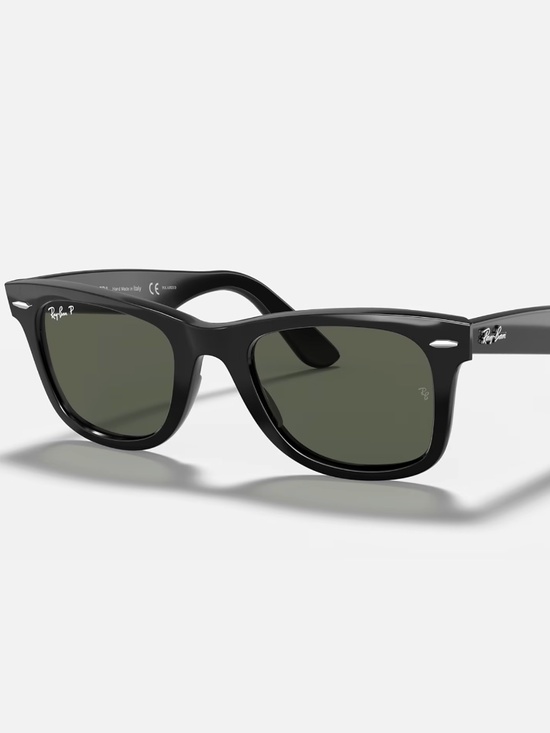 Ray-Ban Original Wayfarer polarized sunglasses (RB2140). Black frame/green lens